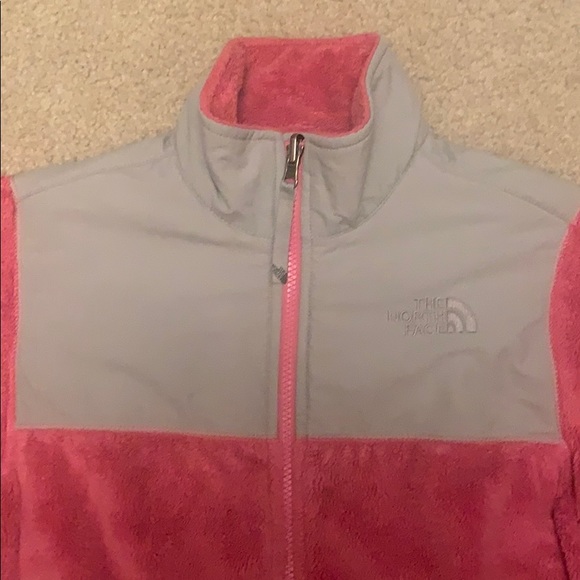 3pc North Face fleece, hat & gloves - Picture 2 of 5